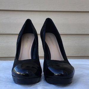 Arturo Chiang black patent n python platform pumps